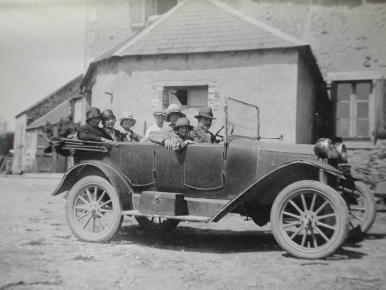 La famille Troubat en promenade