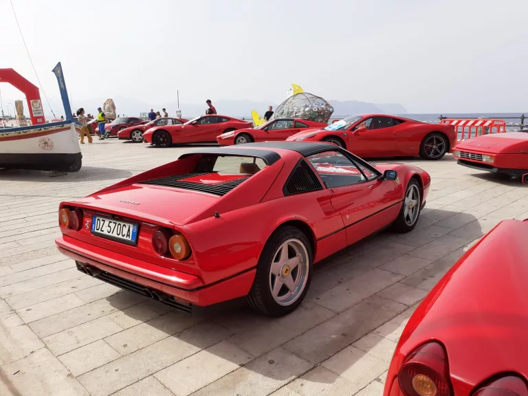70 Ferrari se retrouvent à Palerme