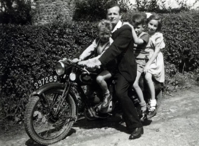Autoworld fête le centenaire des motos Gillet