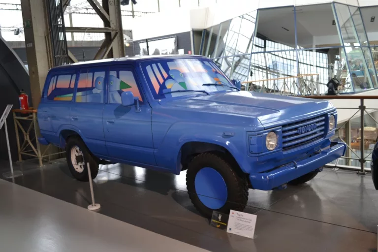 Michel Folon a aussi réalisé une « Art-Car »