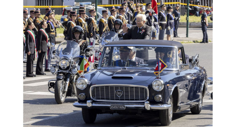 La Lancia Flaminia présidentielle de 1961 toujours à la fête !